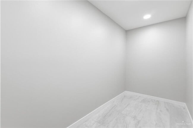 Building Photo - 2206 Corales St