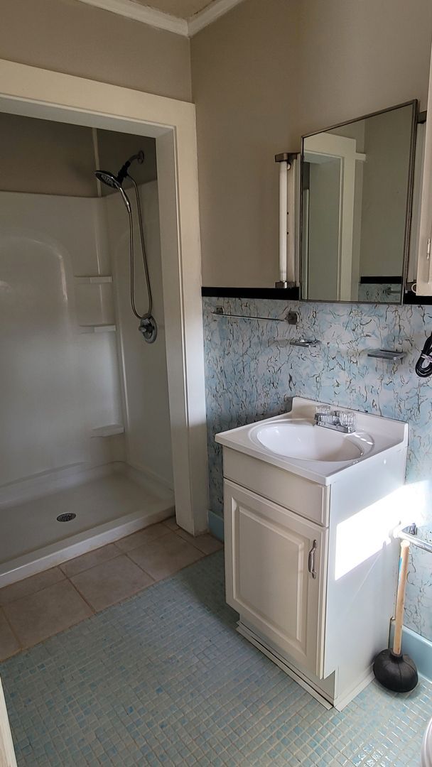 Building Photo - 206 Columbia Ave