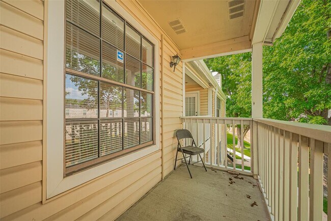 Building Photo - 2750 Holly Hall St
