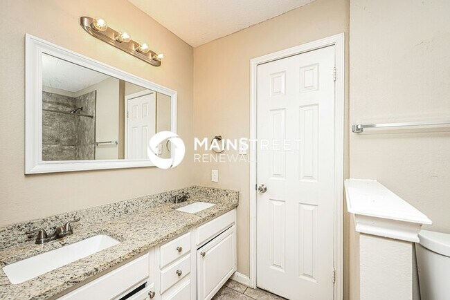 Building Photo - 4 Bedroom Pet-Friendly Home in Mesquite, TX with Main Street Renewal