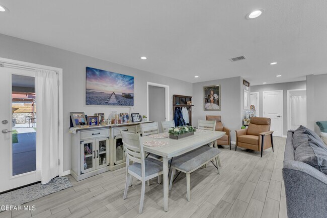 Building Photo - 9913 Album Ave