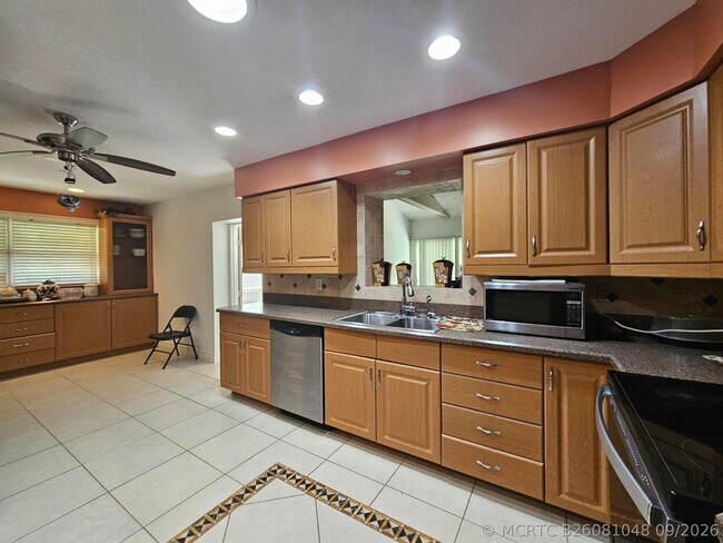 Building Photo - 286 NE Brunson Ct