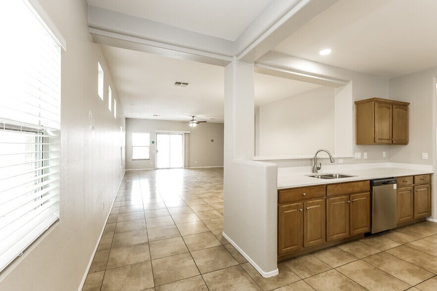 Building Photo - 5418 W Pollack St