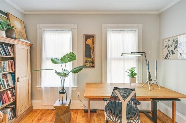 Building Photo - 44 Cottage St