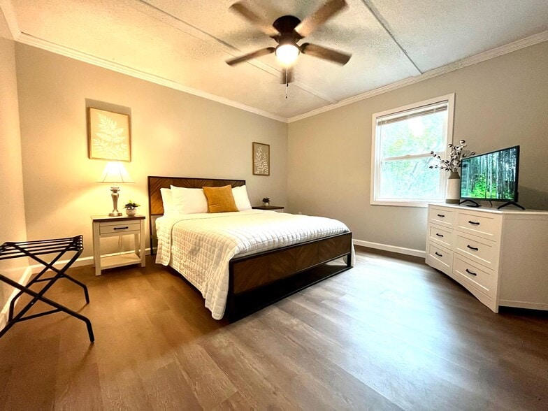 Master Bed Room - 2017 El Jo Sa St