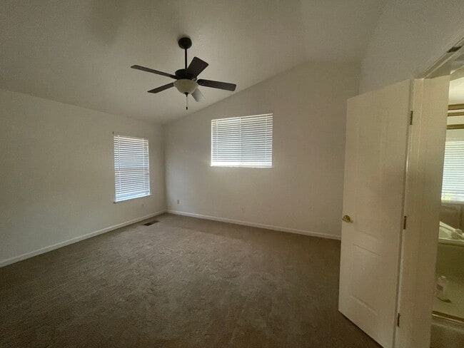 Building Photo - 3 Bedroom 3 Bath Home in West Natomas