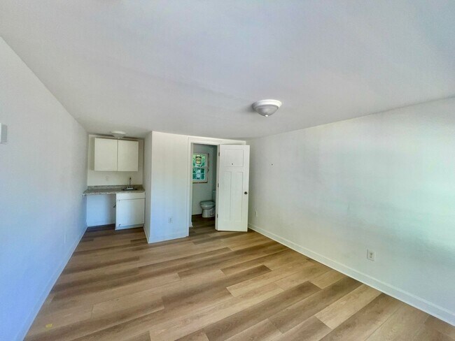 Building Photo - Affordable Studio Near Downtown Myrtle Beach – Some Utilities Included! – $1,100/Month