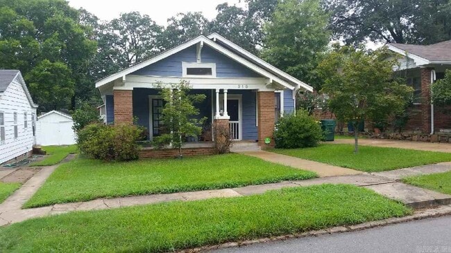 Building Photo - 318 N Spruce St