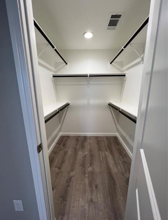 Building Photo - 300 Longstreet Rd