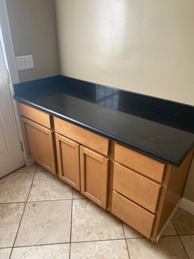 Laundry Room - 114 Dewitt Ave