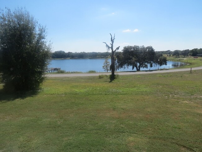 Building Photo - 2 Bedroom Condo With Garage and Lake Views