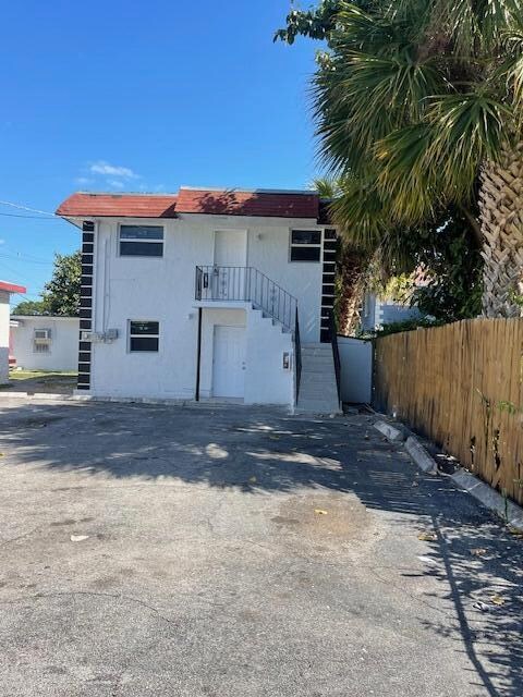 Building Photo - 302 N Tamarind Ave