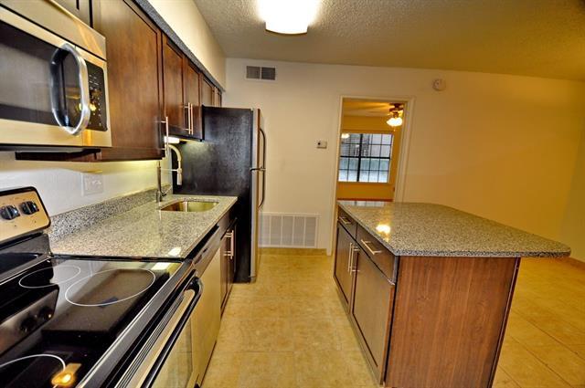 Building Photo - 6910 Skillman St