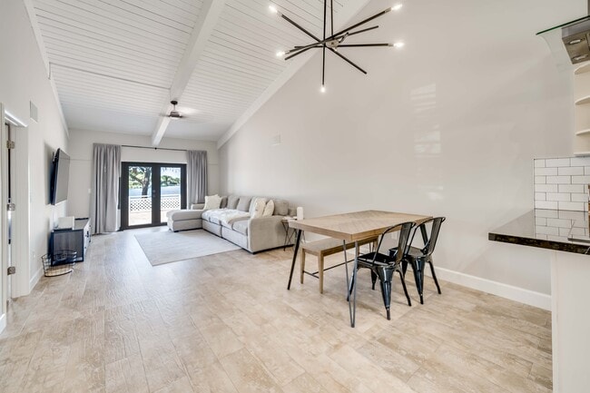 Building Photo - 2250 Buttonwood Ave