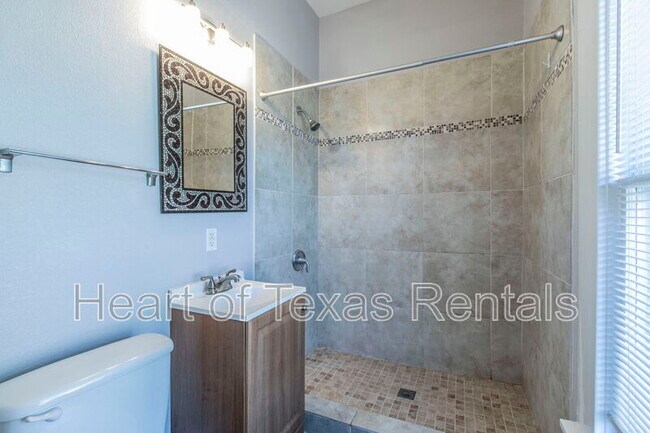 Building Photo - 609 Herring Ave