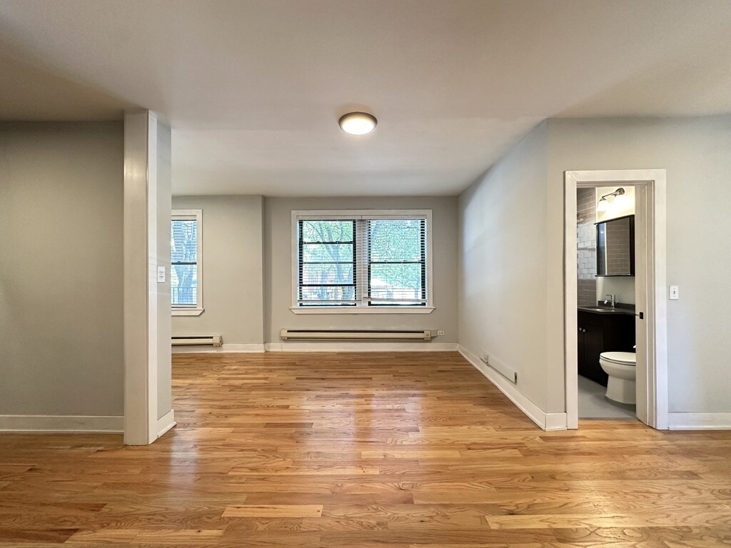 Building Photo - 4530 N Damen Ave