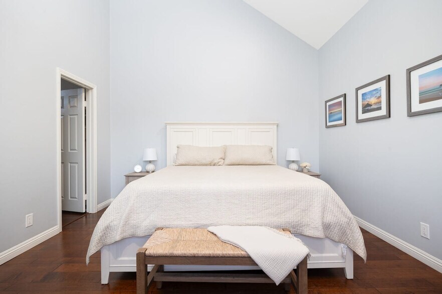 Building Photo - 1079 Sapphire St