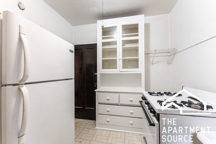 Building Photo - 4844 N Rockwell St