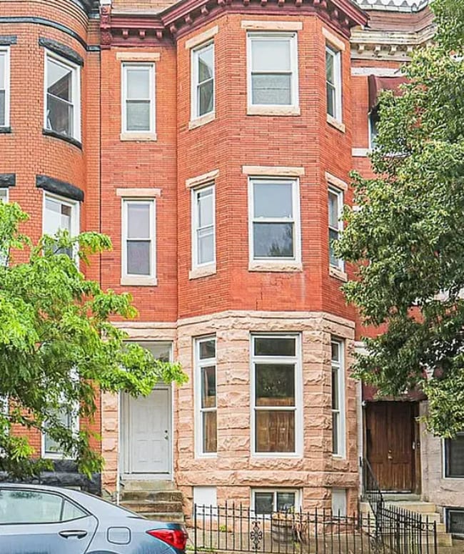 Building Photo - 221X Brookfield Ave