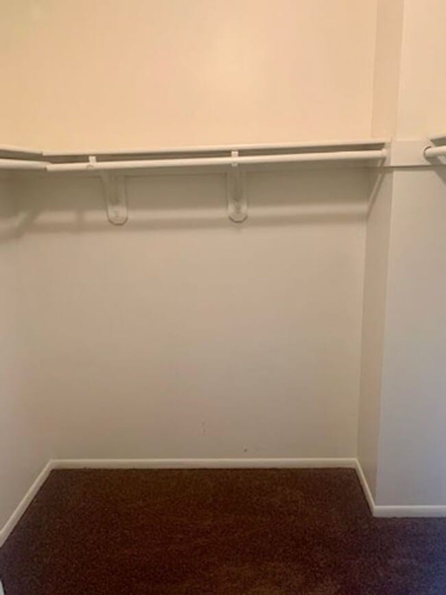 Building Photo - Spacious Heights 3 Bed!