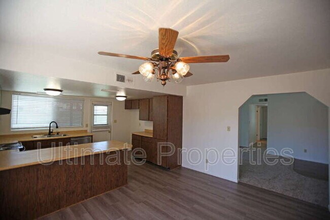 Building Photo - 5339 W Sunnyside Dr
