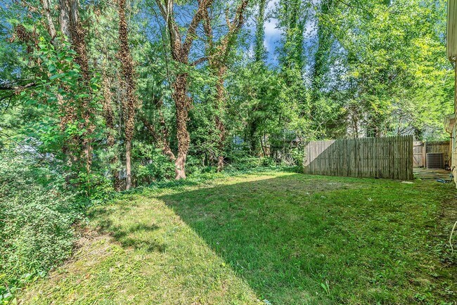 Building Photo - Fantastic 4 Bed 2.5 Bath Colonial Home Sou...