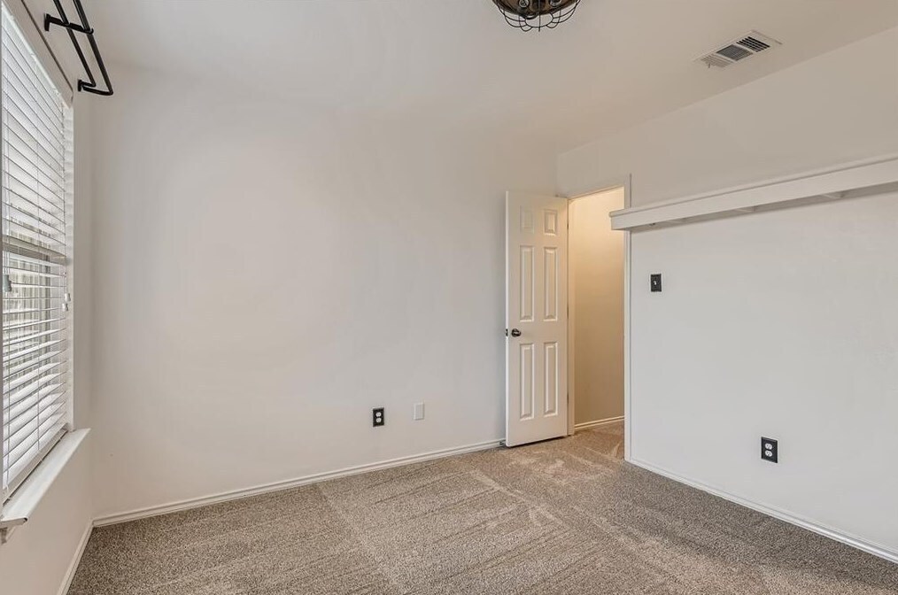 Building Photo - 177 Flagstone Trl