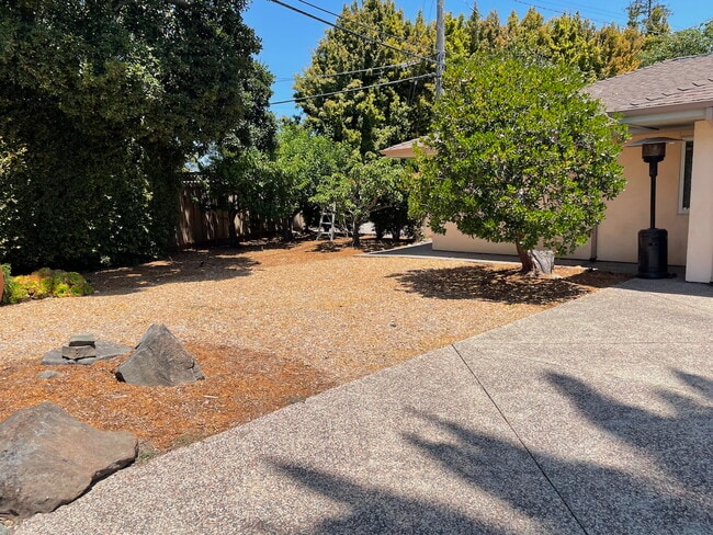 Building Photo - 138 Bradley Dr