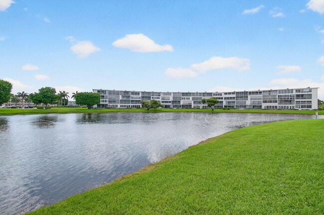 Building Photo - 2024 Hythe B