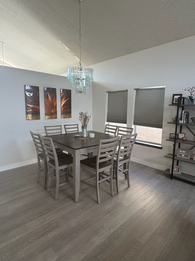 Building Photo - Fully Updated 3BR/2.5BA in Desirable Lampl...