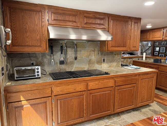 Building Photo - 1196 Willow Ln