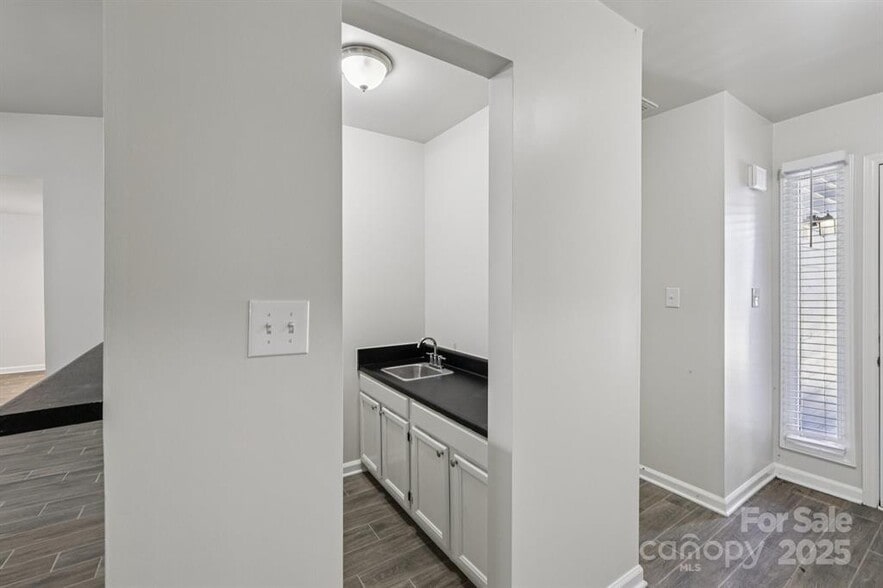 Building Photo - 7030 Huntsmaster Dr