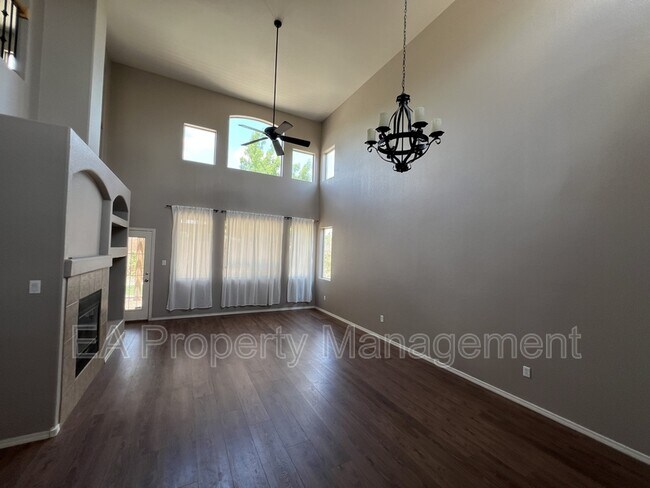 Building Photo - 1013 Toscana Dr SE
