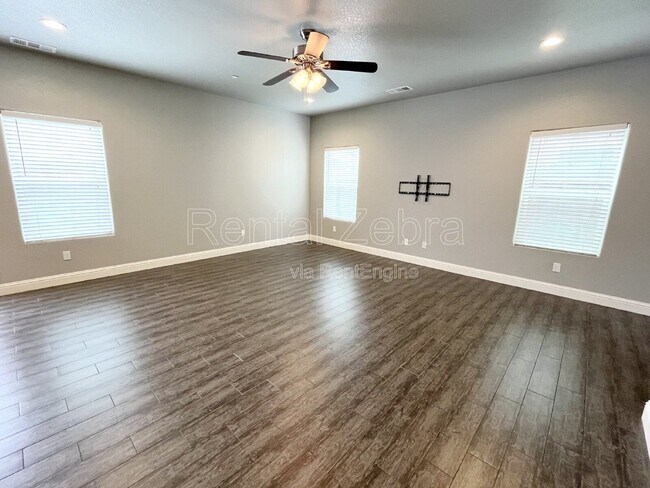 Building Photo - 552 Granada Court