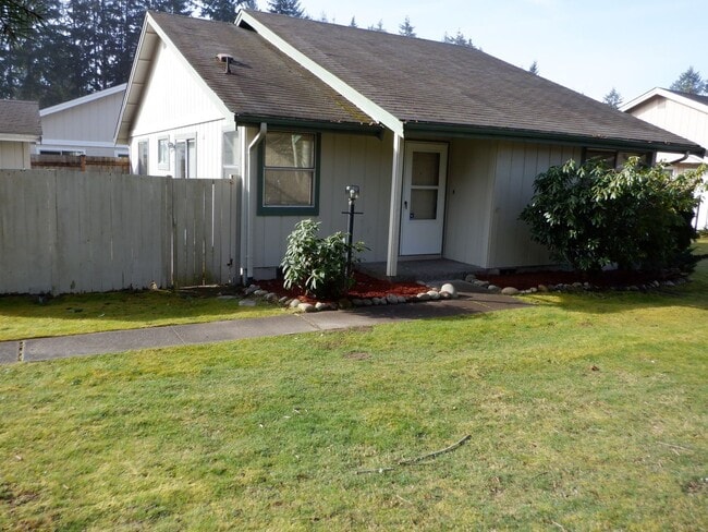 Primary Photo - 1474 Diamond Rd SE