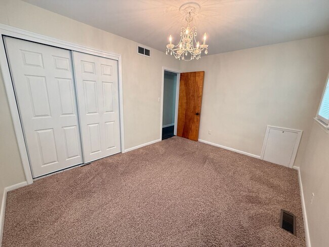 Building Photo - 3405 Elkton Dr