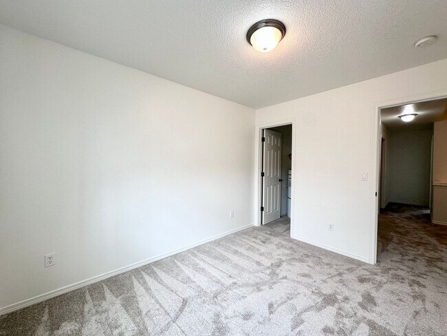 Building Photo - Beautiful 3-Bedroom, 2.5-Bath Condo with Modern Comforts!