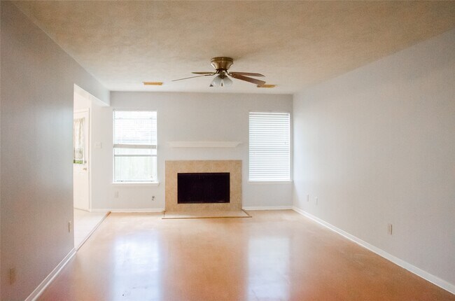 Building Photo - 16306 Cobble Springs Ct