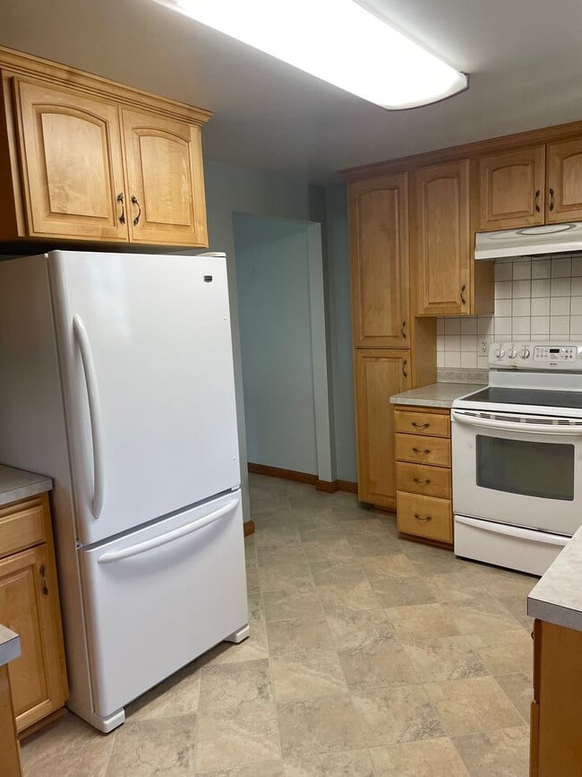 Building Photo - 2 BR/1.75 BA home in Edmonds