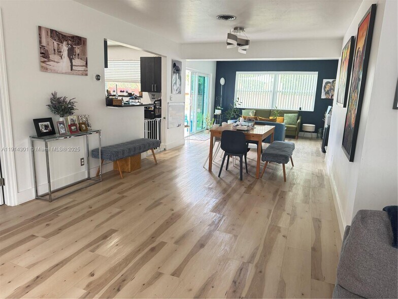 Building Photo - 3807 Hayes St