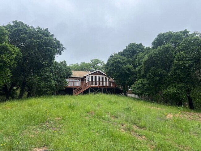 Building Photo - 15480 Peach Hill Rd