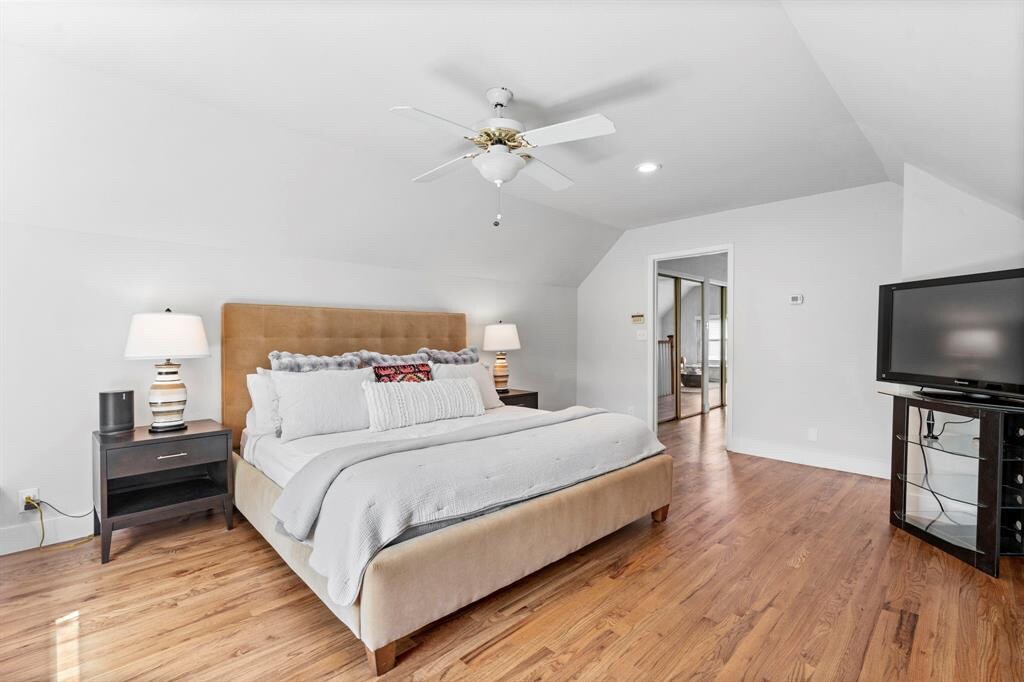 Building Photo - Room in Apartment on Lakeshore Dr