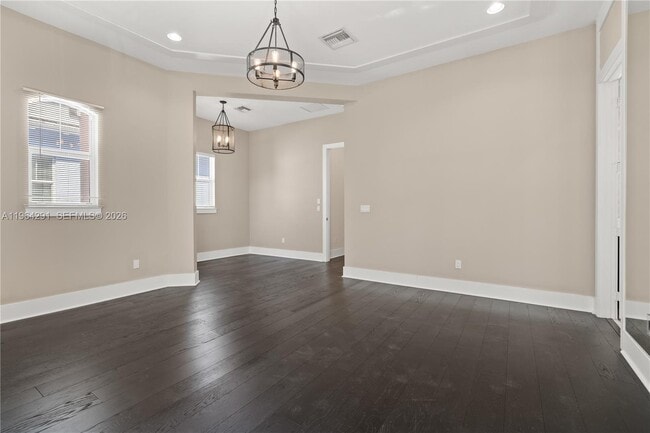 Building Photo - 912 NE 17th Way