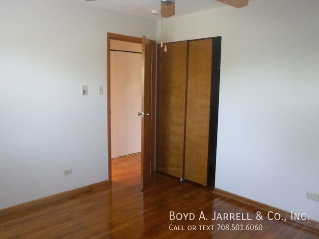 Building Photo - Immediate Occupancy, one bedroom