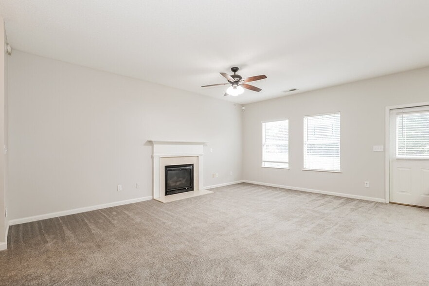 Building Photo - 1607 Thornwick Trace