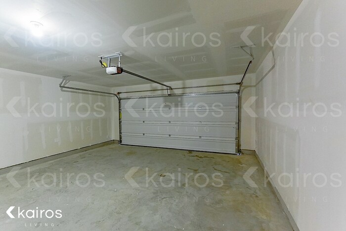 Building Photo - 15601 Briar Forest Dr