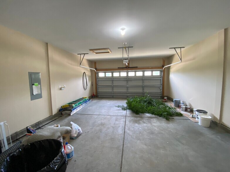 Attached Garage - 2076 Waverly Ct