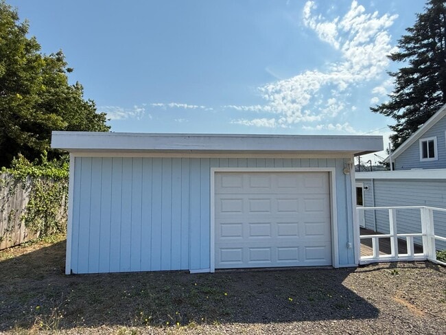 Building Photo - 490 5th Ave