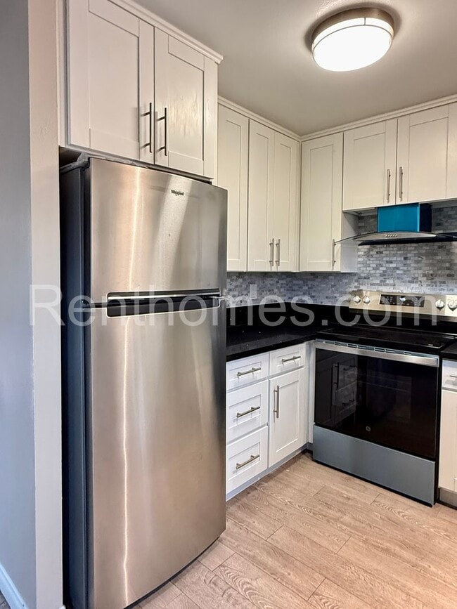 Building Photo - 9405 Gold Coast Dr