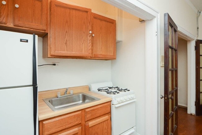 Building Photo - 4650 N Paulina St